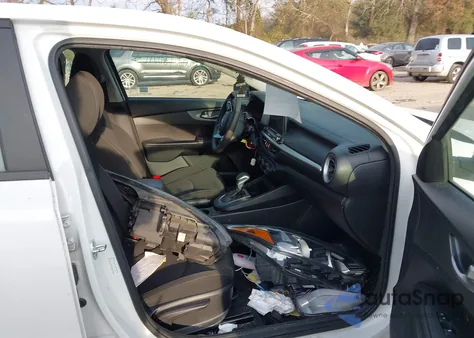 2021 Kia Forte Lxs z USA, uszkodzony, nr VIN 3KPF24AD1ME368956